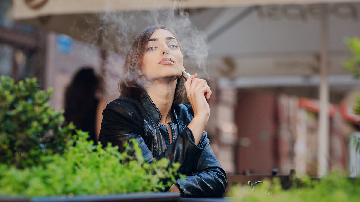 Il vaping potrebbe farvi tossire se non utilizzate il giusto stile di inalazione per il vostro dispositivo.