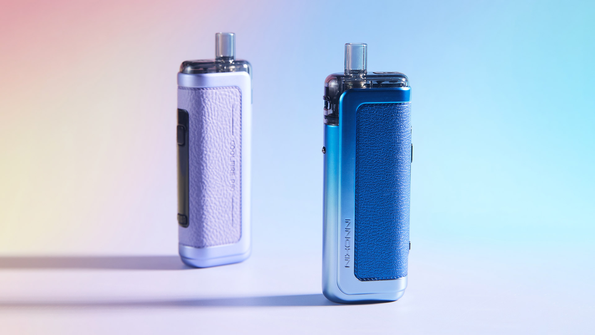Innokin Coolfire P60 pod sigaretta elettronica viola pastello e blu brillante, con design antiscivolo testurizzato.