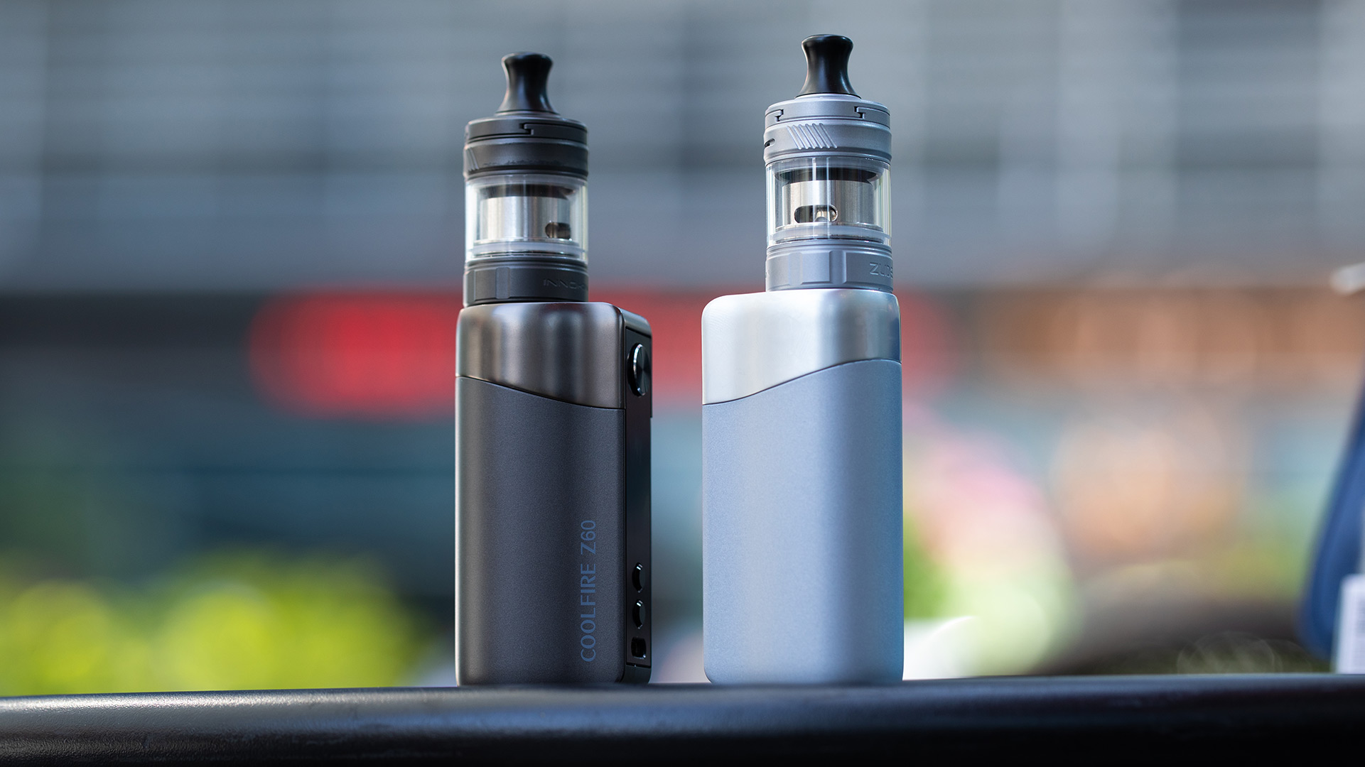 Innokin Coolfire Z60 sigaretta elettronica, che presenta dispositivi di vaping discreti.