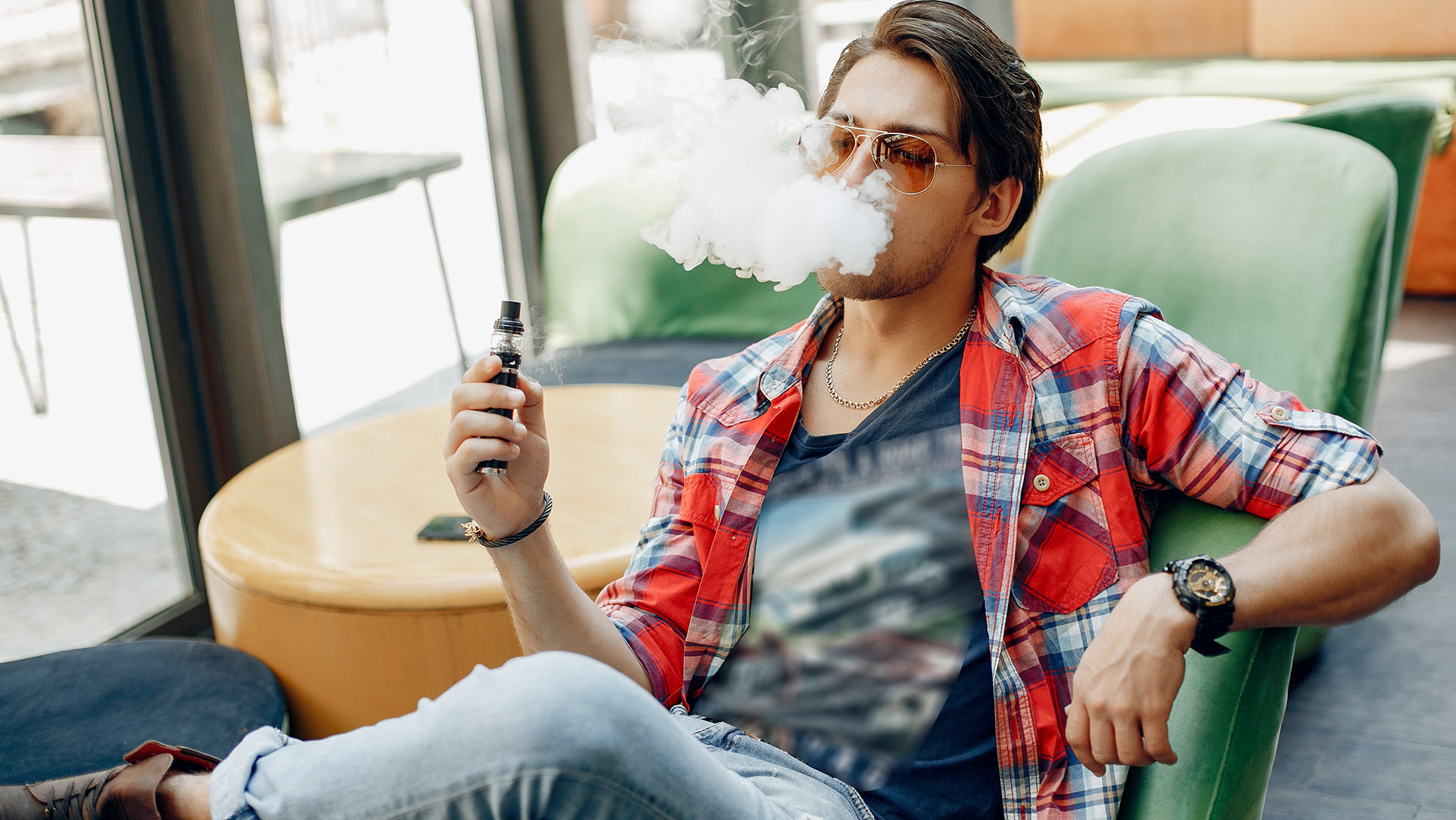 Come eliminare l'odore di fumo in casa